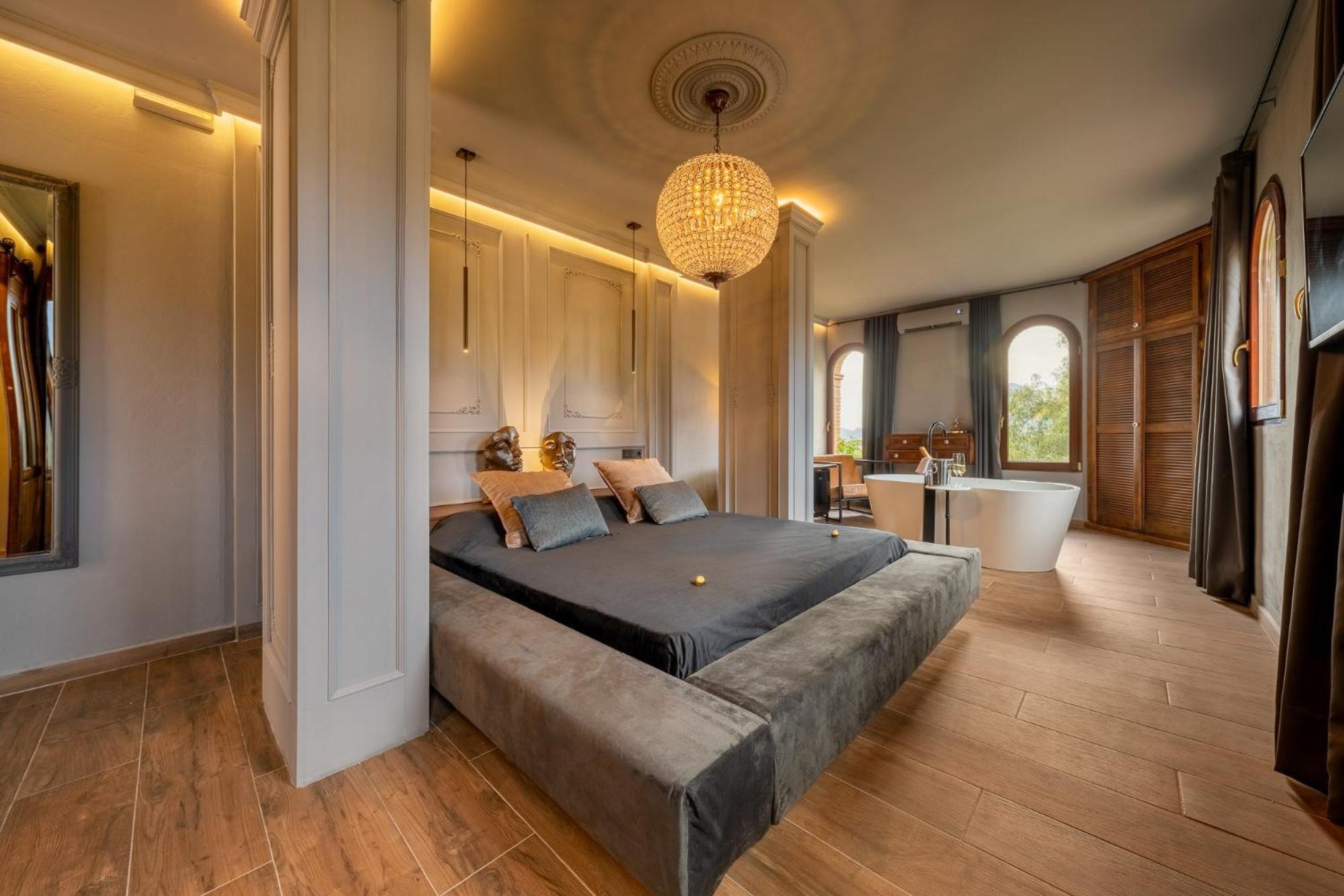 Deluxe Suite,1557844198:JPEG